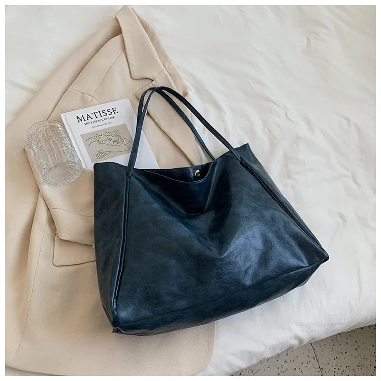 Large Leather Crossbody Bag – Spacious, Sophisticated & Everyday-Ready