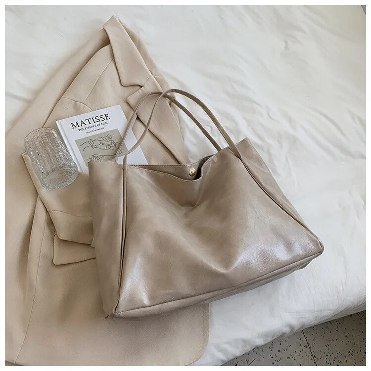 Large Leather Crossbody Bag – Spacious, Sophisticated & Everyday-Ready
