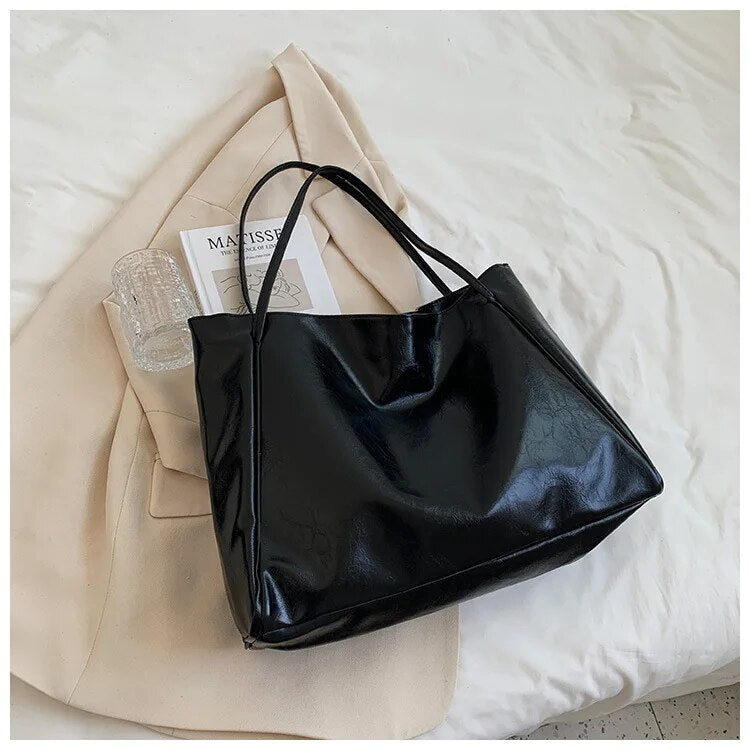 Large Leather Crossbody Bag – Spacious, Sophisticated & Everyday-Ready
