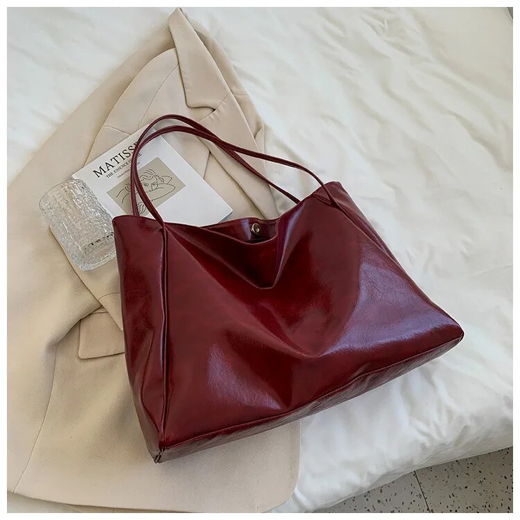 Large Leather Crossbody Bag – Spacious, Sophisticated & Everyday-Ready
