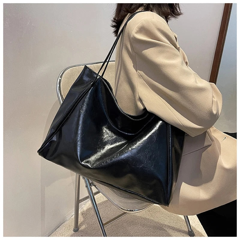 Large Leather Crossbody Bag – Spacious, Sophisticated & Everyday-Ready