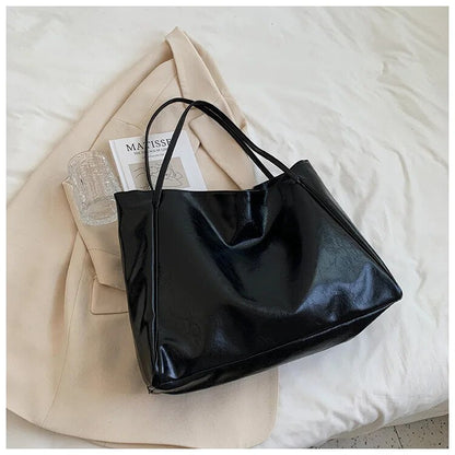Large Leather Crossbody Bag – Spacious, Sophisticated & Everyday-Ready