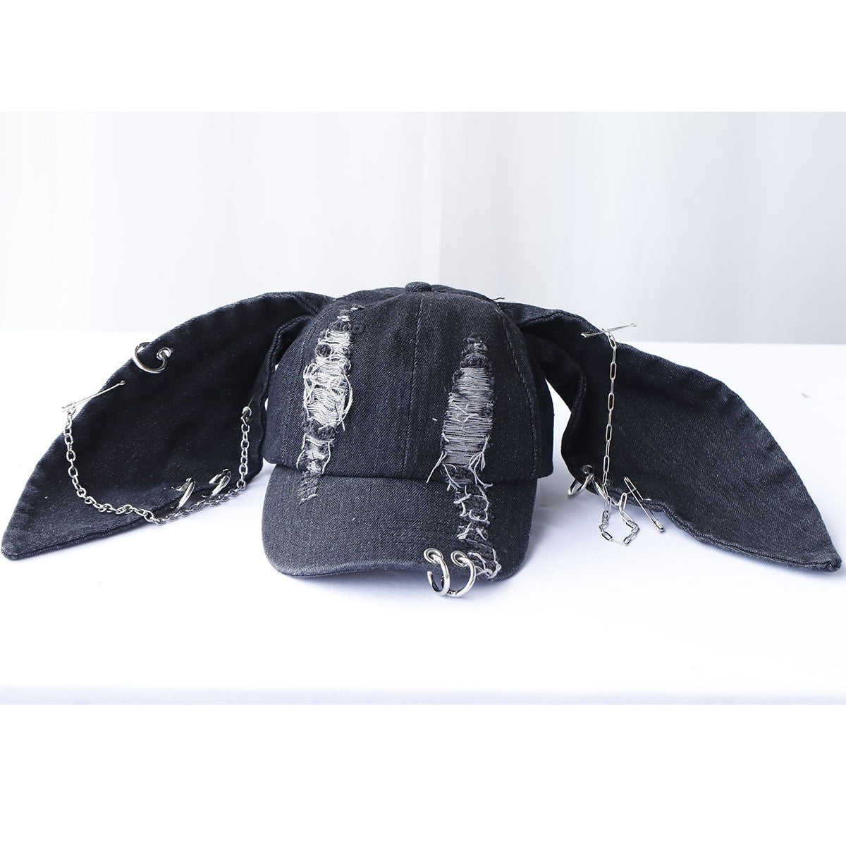 Raven Letter-Embroidered Dome Baseball Cap